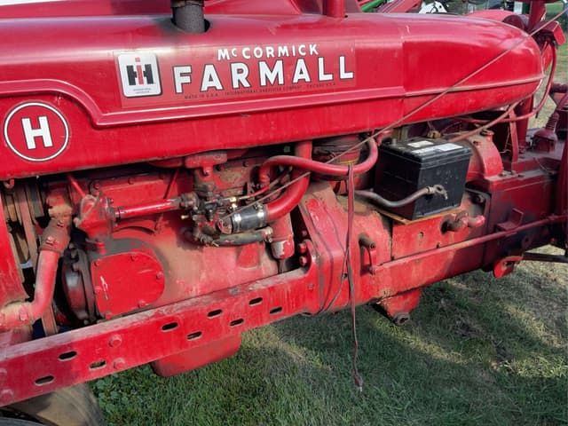 Image of Farmall H equipment image 1