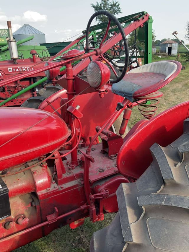Image of Farmall H equipment image 2