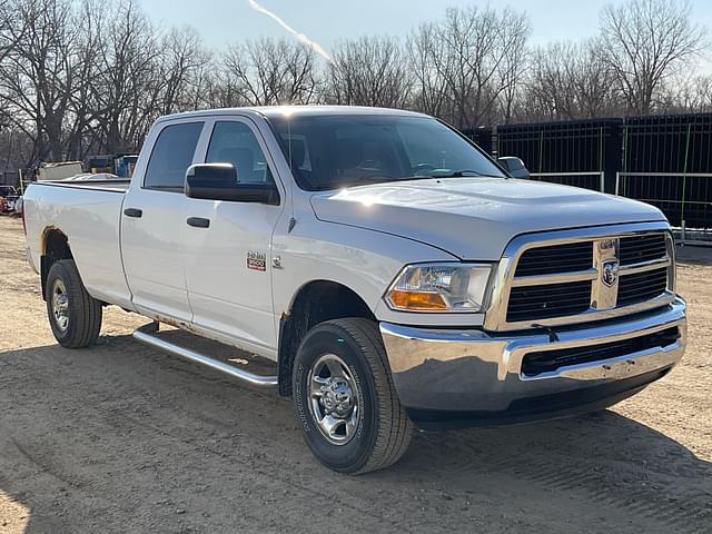 Image of Dodge Ram 3500HD equipment image 2