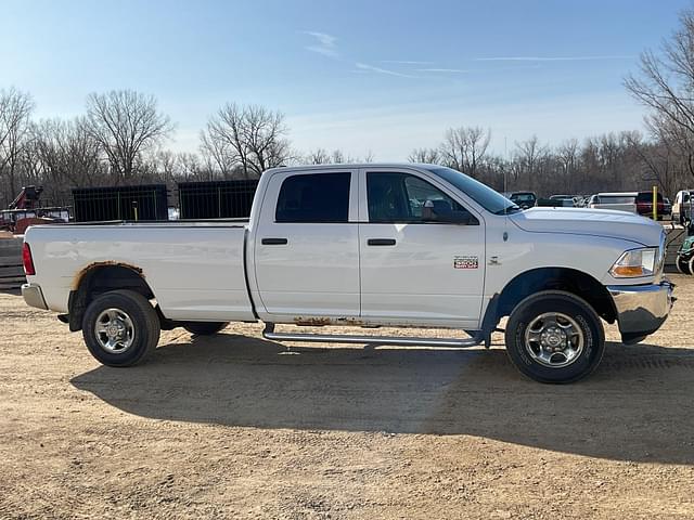 Image of Dodge Ram 3500HD equipment image 3