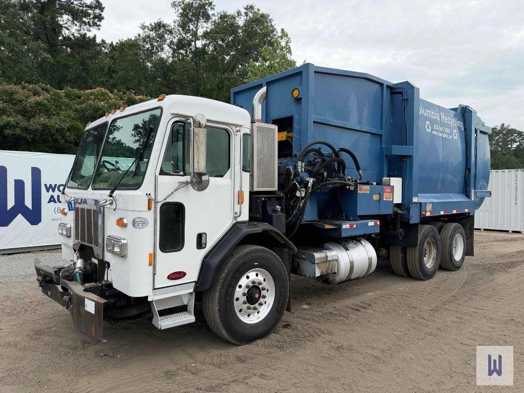 2017 Peterbilt 320 Equipment Image0