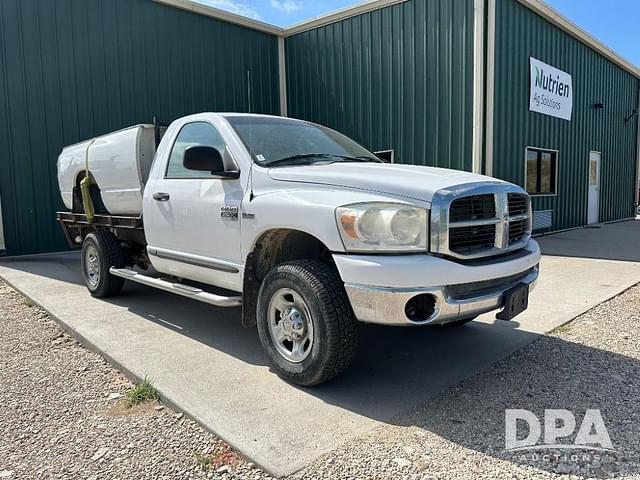 Image of Dodge Ram 2500 equipment image 2