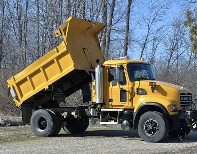 Image of Mack Granite equipment image 2