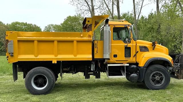 Image of Mack Granite equipment image 3