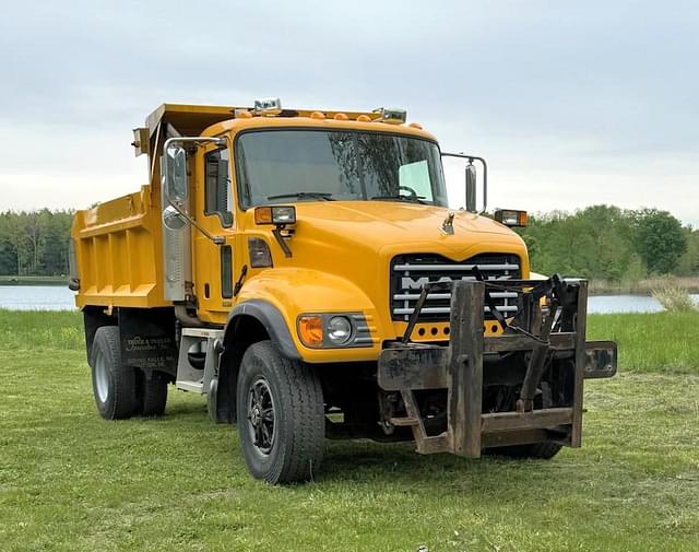 Image of Mack Granite equipment image 1