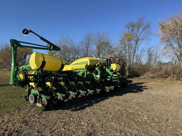 Image of John Deere 1775 equipment image 3