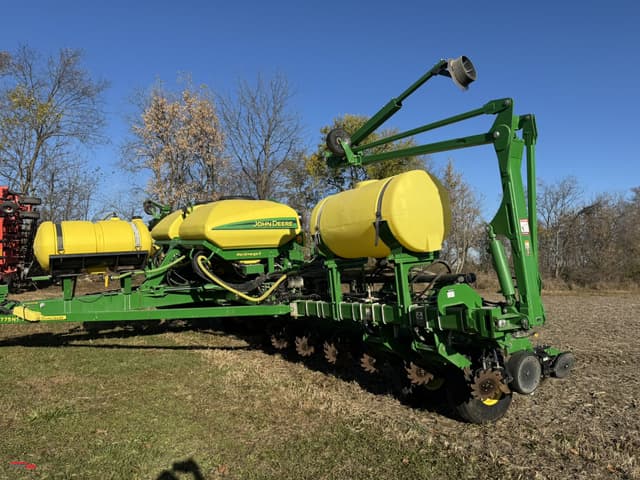 Image of John Deere 1775 equipment image 1