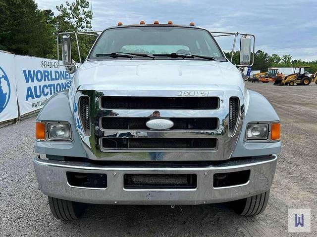 Image of Ford F-750 equipment image 2