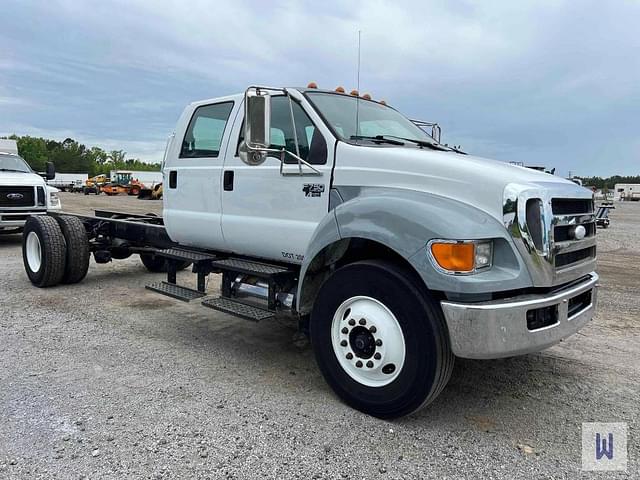 Image of Ford F-750 equipment image 3