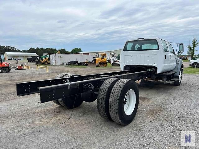 Image of Ford F-750 equipment image 4