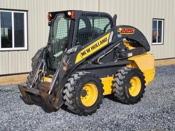 Main image New Holland L225