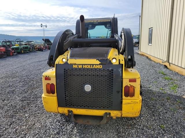 Image of New Holland L225 equipment image 3