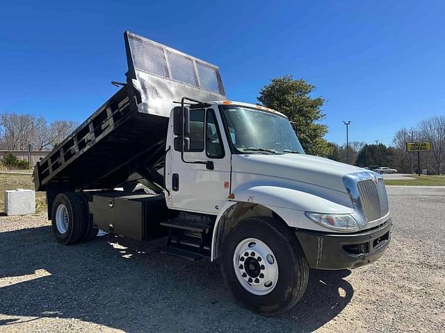 Image of International Durastar 4300 equipment image 1