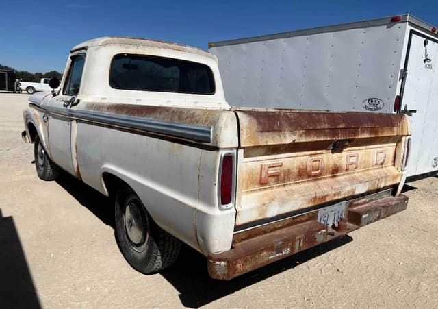 Image of Ford F-100 equipment image 3