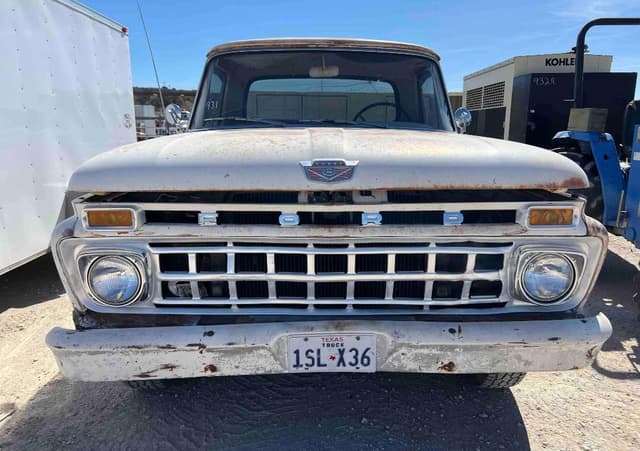 Image of Ford F-100 equipment image 1