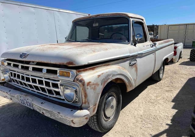 Image of Ford F-100 equipment image 2