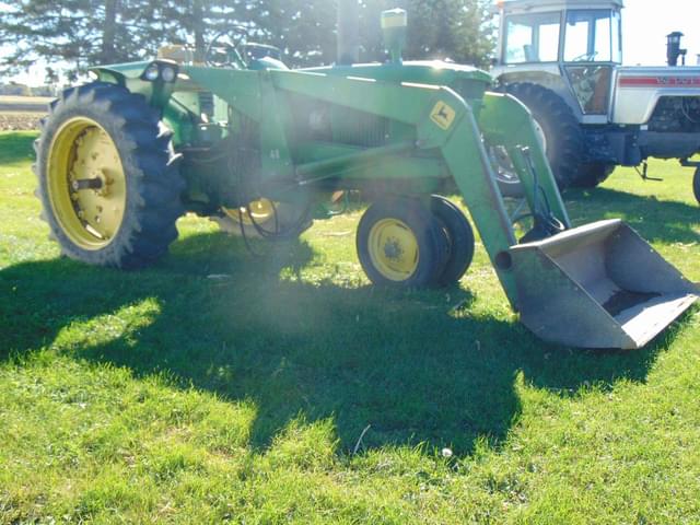 Image of John Deere 3020 equipment image 1
