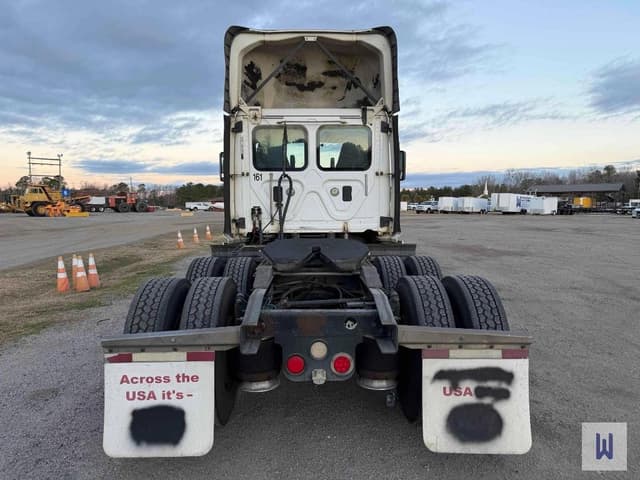 Image of Freightliner Cascadia 125 equipment image 4
