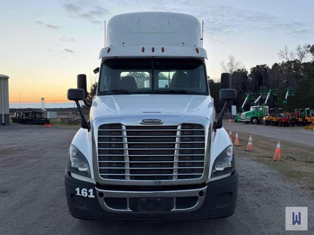 Image of Freightliner Cascadia 125 equipment image 1