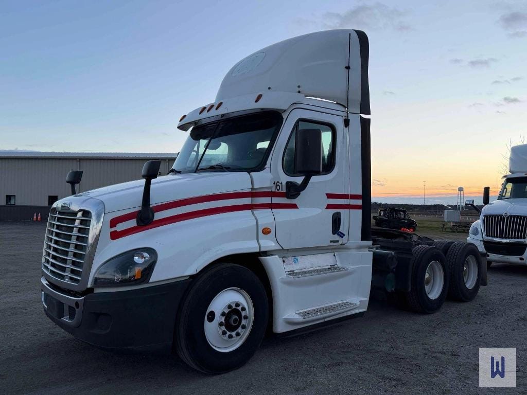 2016 Freightliner Cascadia 125 Equipment Image0