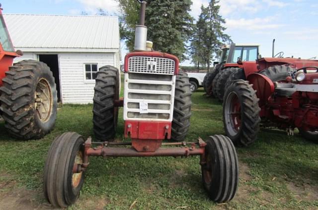 Image of Farmall 560  equipment image 2