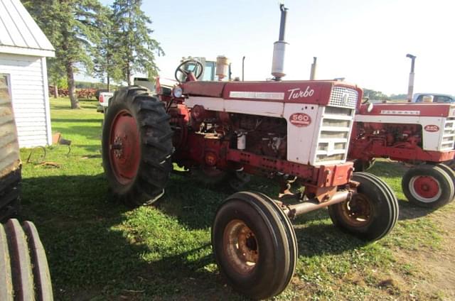 Image of Farmall 560  equipment image 4