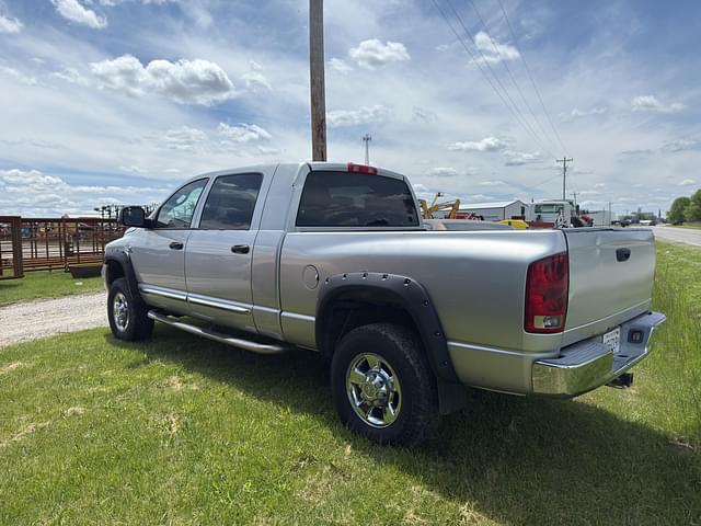 Image of Dodge Ram 2500 equipment image 3