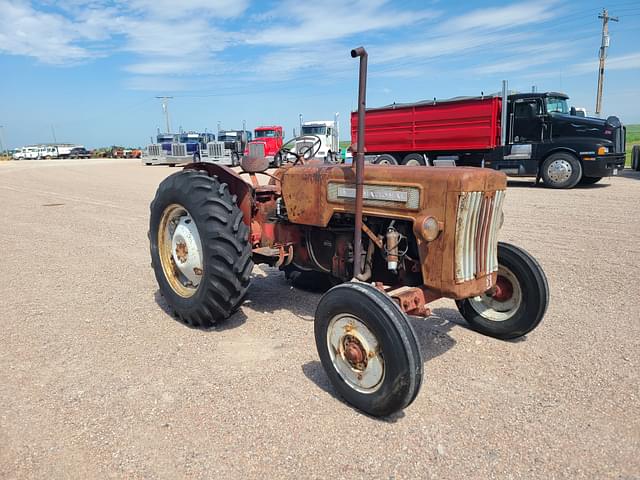 Image of International Harvester B-414 equipment image 1