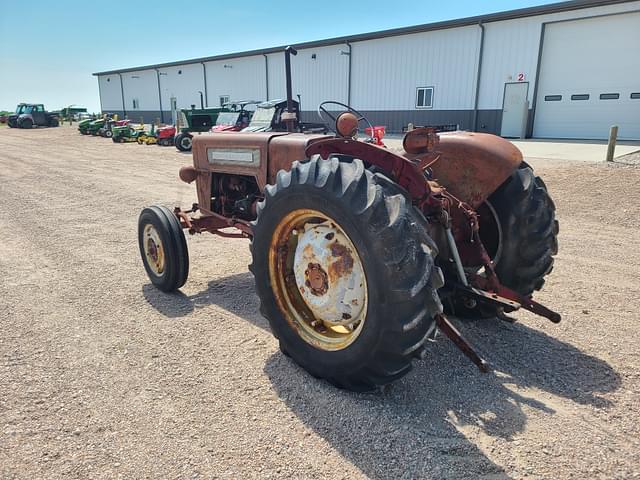 Image of International Harvester B-414 equipment image 3