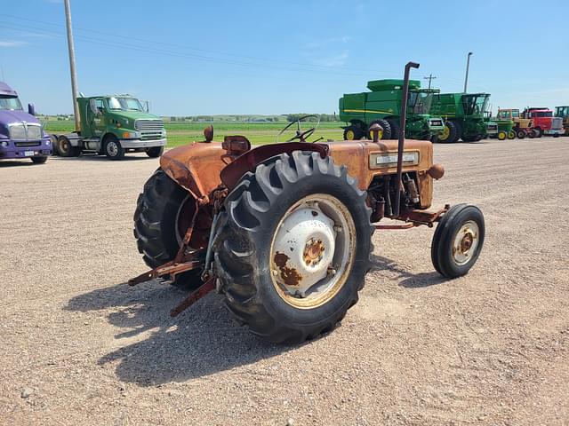 Image of International Harvester B-414 equipment image 2