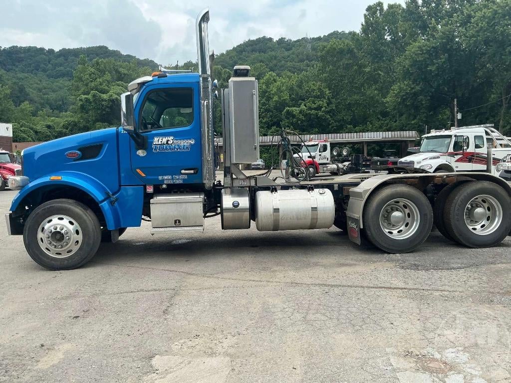 2020 Peterbilt 567 Equipment Image0