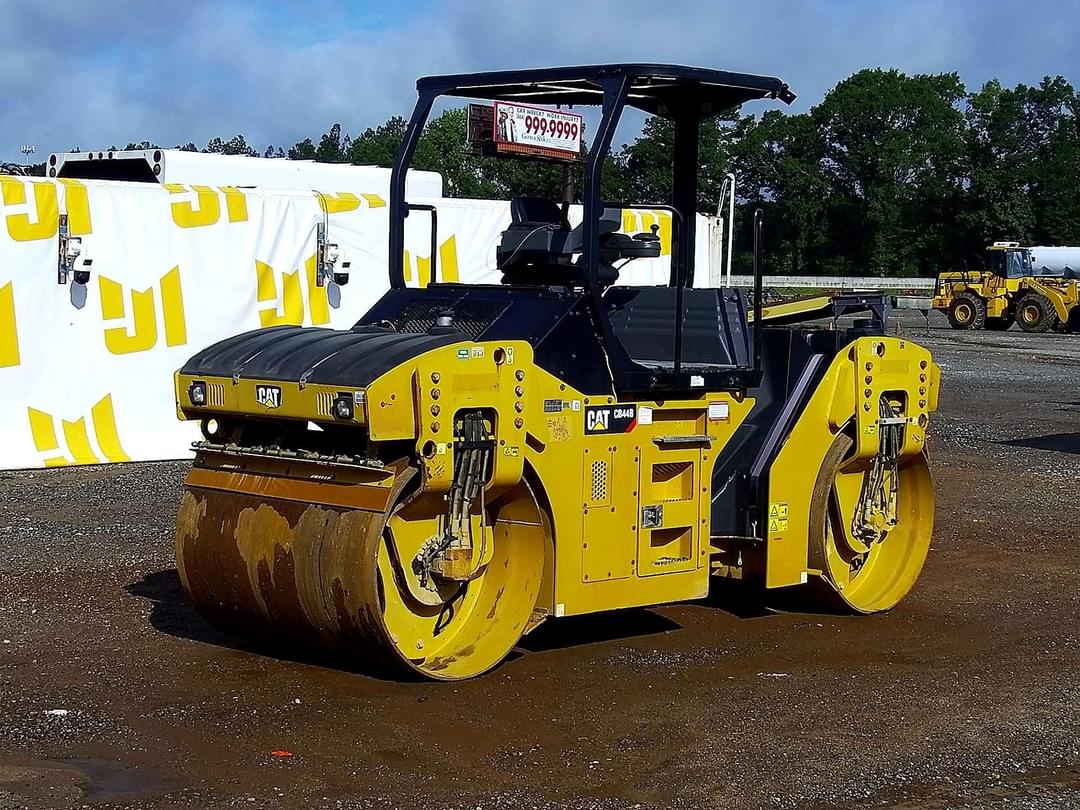 Image of Caterpillar CB44B Primary image