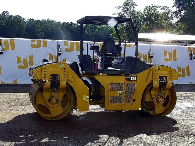 Image of Caterpillar CB44B equipment image 3