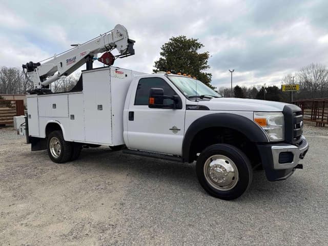 Image of Ford F-550 equipment image 2