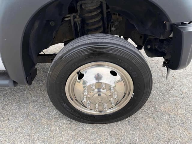 Image of Ford F-550 equipment image 3