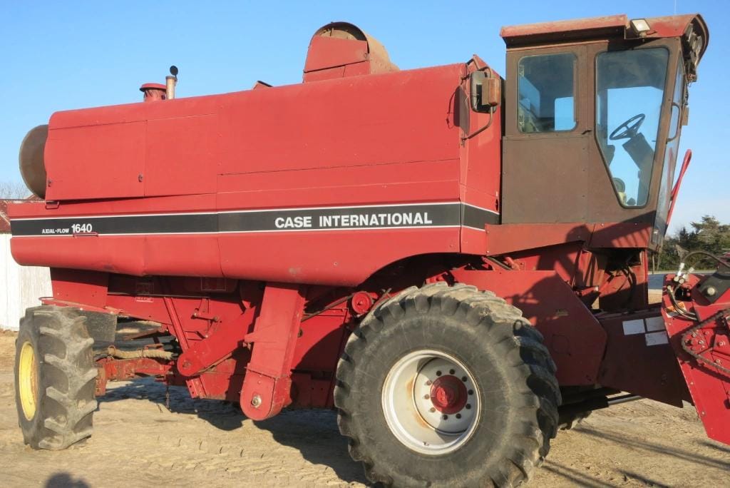 Case IH 1640 Equipment Image0