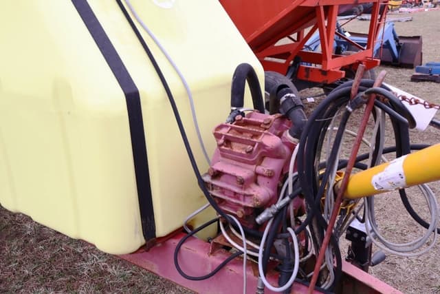 Image of Hardi 550 equipment image 1