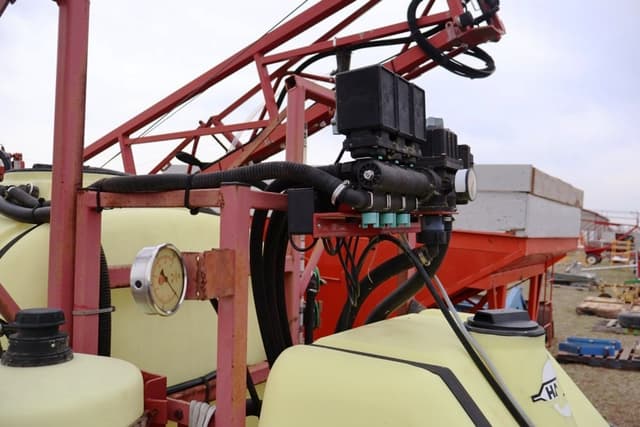 Image of Hardi 550 equipment image 2