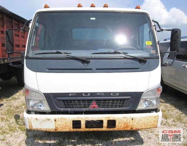 Image of Mitsubishi Fuso FE84D equipment image 4