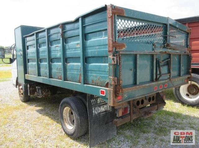 Image of Mitsubishi Fuso FE84D equipment image 2