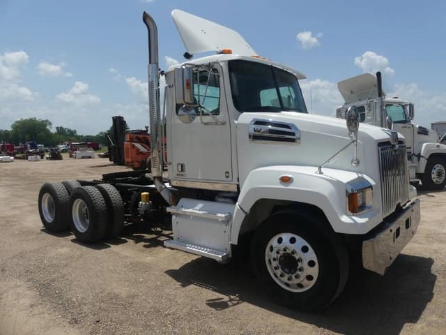 Image of Western Star 4700SF equipment image 1