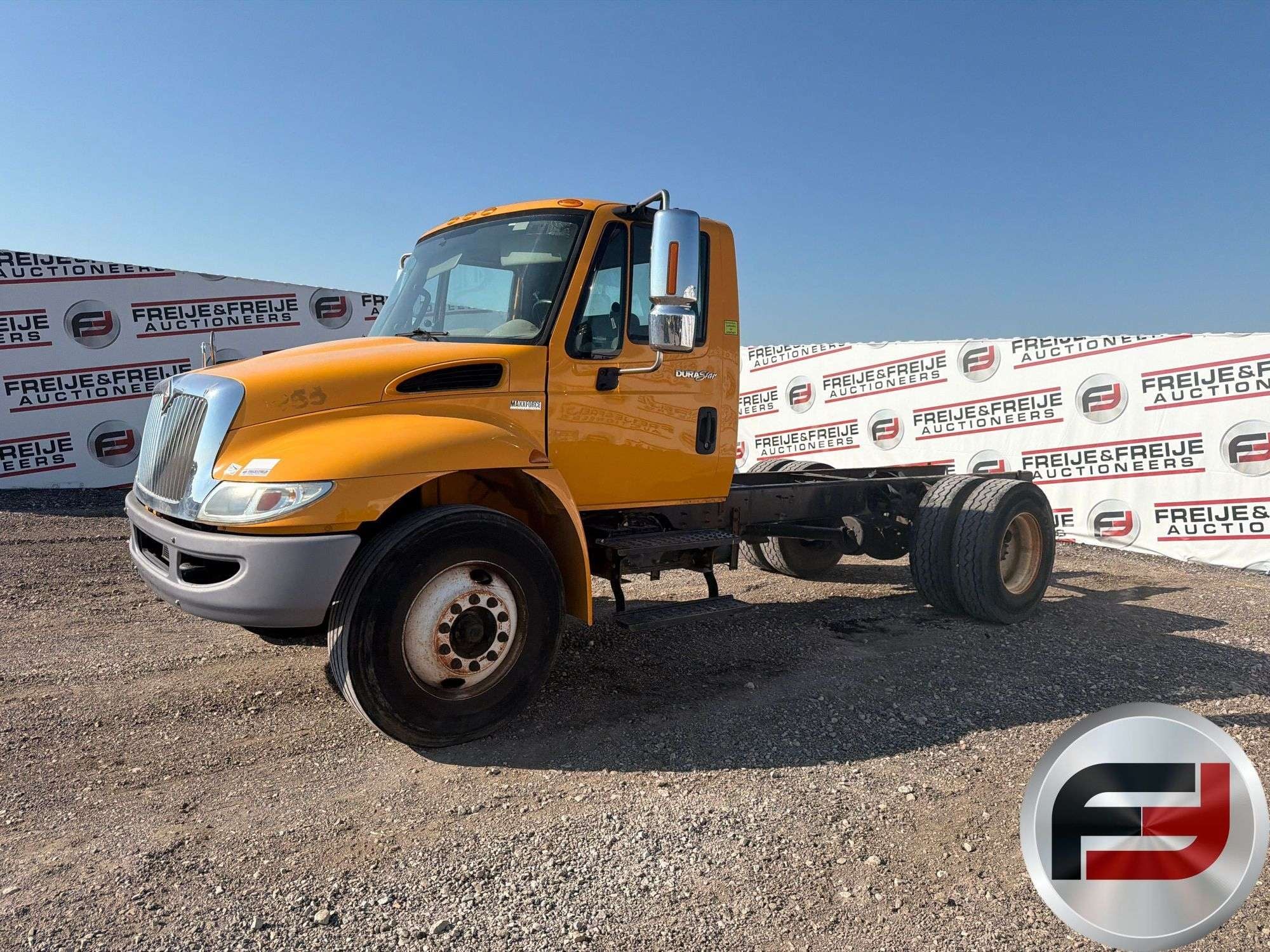 2013 International 4300 Equipment Image0