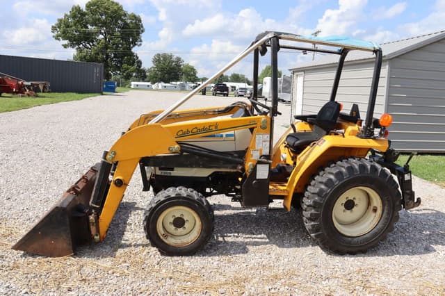 Image of Cub Cadet 7305 equipment image 3
