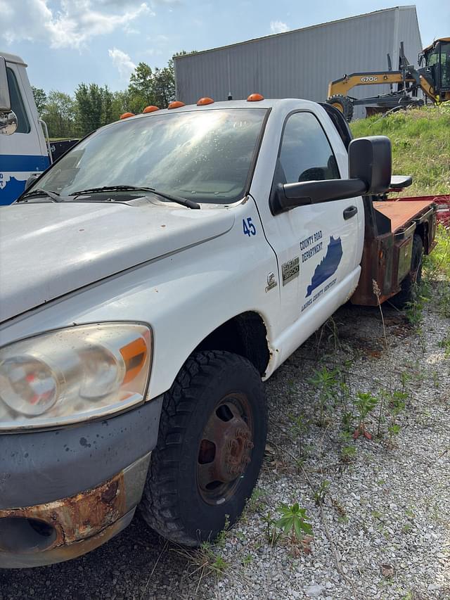 Image of Dodge Ram 3500 equipment image 2