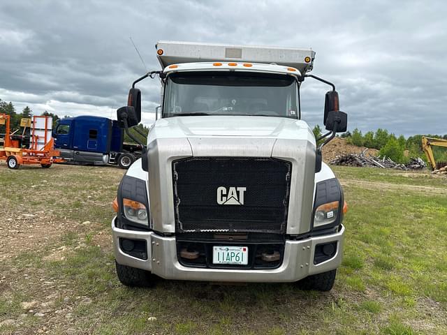 Image of Caterpillar CT660S equipment image 1