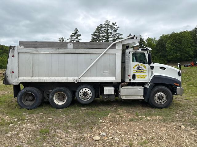 Image of Caterpillar CT660S equipment image 3