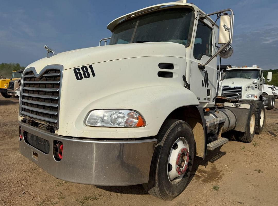 Image of Mack CXU613 Image 0