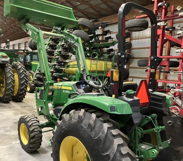 Image of John Deere 4066M equipment image 4