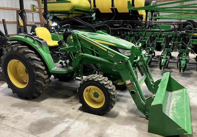 Image of John Deere 4066M equipment image 2