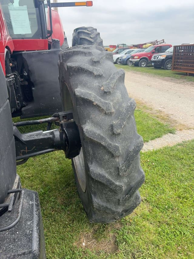 Image of Case IH Magnum 275 equipment image 4